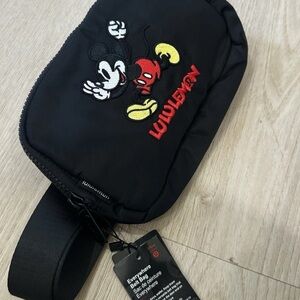 NWT DISNEY x LULULEMON Colab Everywhere Belt Bag 1L Mickey in Motion Graphic